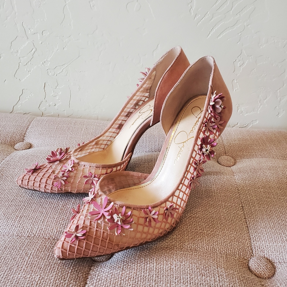 Jessica Simpson pump